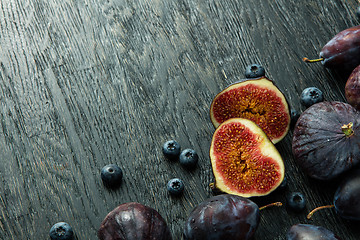 Image showing sliced figs and ripe berries