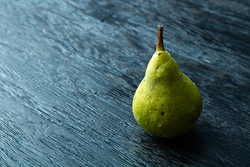 Image showing one juicy and ripe pear