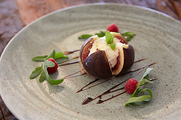 Image showing Fig, Goat cheese and rocket salad