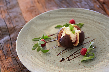 Image showing Fig, Goat cheese and rocket salad