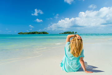 Image showing portrait of young pretty woman looking to the ocean 