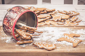 Image showing Cake tin filled with Xmas cookies