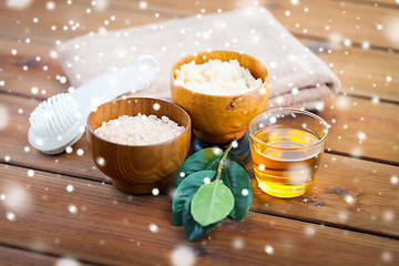 Image showing himalayan pink salt, body scrub, brush and honey