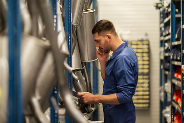 Image showing auto mechanic with clipboard at car workshop