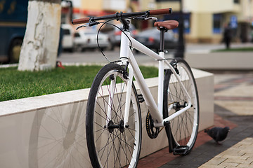 Image showing white fixed-gear bicycle on street