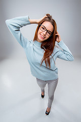 Image showing The smiling young business woman on gray background