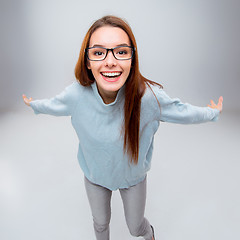 Image showing The smiling young business woman on gray background