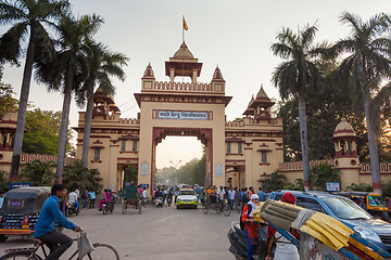 Image showing Main Gate, Banaras Hindu University