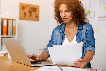 Image showing Woman working at the office