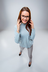 Image showing The smiling young business woman on gray background