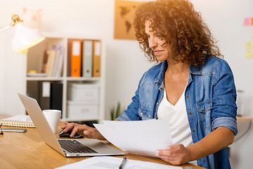 Image showing Woman working at the office