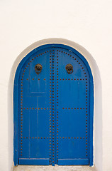 Image showing Blue door with arch from Tunisia