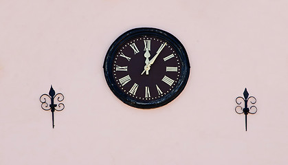 Image showing clock on wall