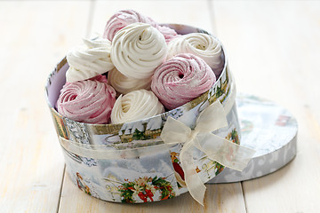 Image showing Marshmallows in a gift box closeup.