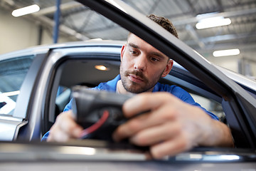 Image showing mechanic man with diagnostic scanner at car shop