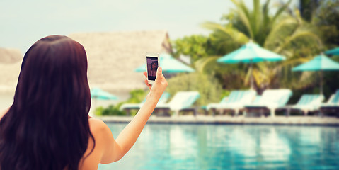 Image showing young woman taking selfie with smartphone