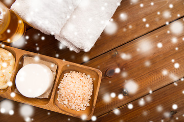 Image showing himalayan pink salt, soap bar and bath towels