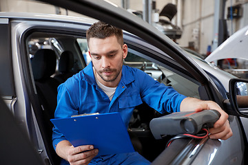 Image showing mechanic man with diagnostic scanner at car shop