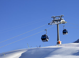 Image showing Gondola lift and off-piste slope with new-fallen snow on ski res