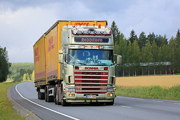 Image showing Gold Scania 164L 480 Seppanen on the Road