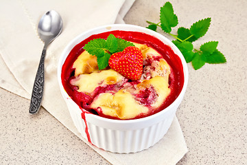 Image showing Pudding strawberry in bowl on napkin and table