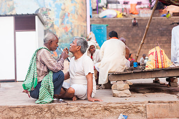 Image showing Shaving on the street, Varanasi