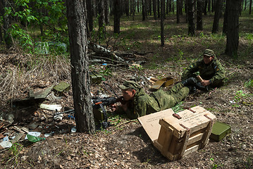 Image showing Machine gunners ambush in forest