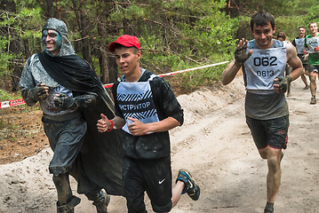 Image showing Sportsmen run between stages in extrim race.Tyumen