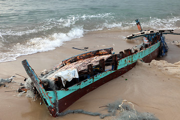 Image showing Damaged boat on the beach