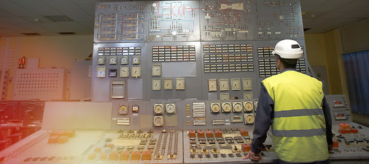 Image showing Operator at work place in the system control room