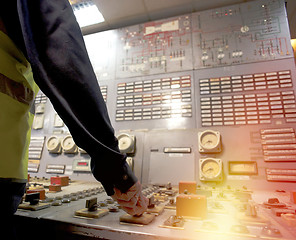 Image showing Operator at work place in the system control room