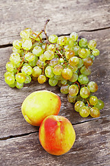 Image showing Grapes and two peaches