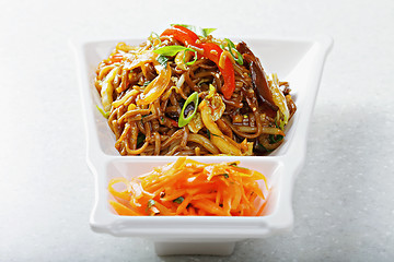 Image showing Chow mein noodles served with vegetables