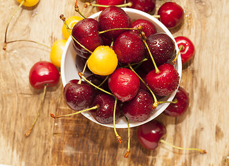 Image showing juicy and ripe cherries.