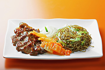 Image showing Grilled beaf with noodles