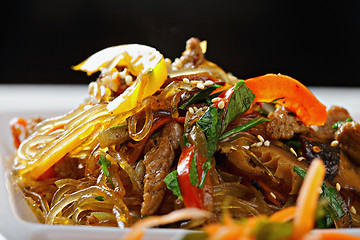 Image showing Glass rice noodles served with beef closeup