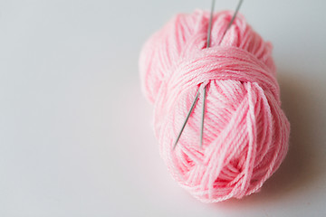 Image showing knitting needles and ball of pink yarn