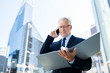 Image showing senior businessman calling on smartphone in city