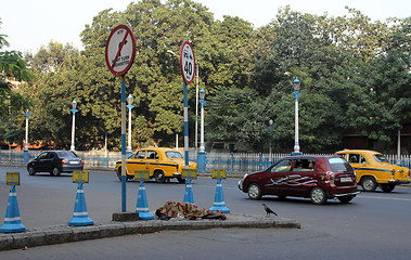 Image showing Homeless people sleeping on the footpath of Kolkata