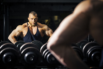 Image showing a male bodybuilder in front of a mirror