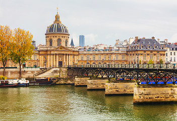 Image showing Pont des Arts leading to the Institut de France