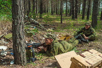 Image showing Machine gunners ambush in forest