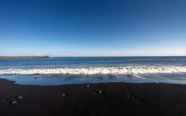 Image showing Water washing shore