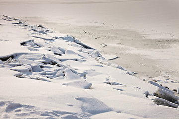 Image showing Frowen shore of a lake