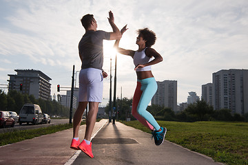 Image showing couple congratulating on morning run ginis