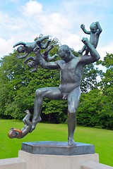 Image showing Man fighting babies statue