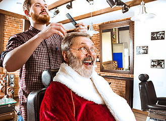 Image showing Santa claus shaving his personal barber