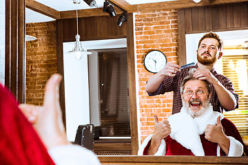 Image showing Santa claus shaving his personal barber