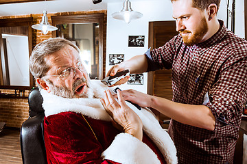 Image showing Santa claus shaving his personal barber