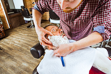 Image showing The senior man visiting hairstylist in barber shop.